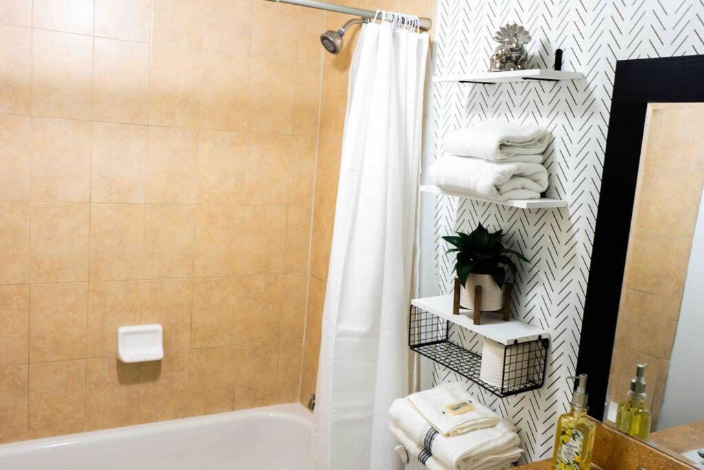 Newly Renovated Condo 5 Min From Airport Miami Exteriér fotografie