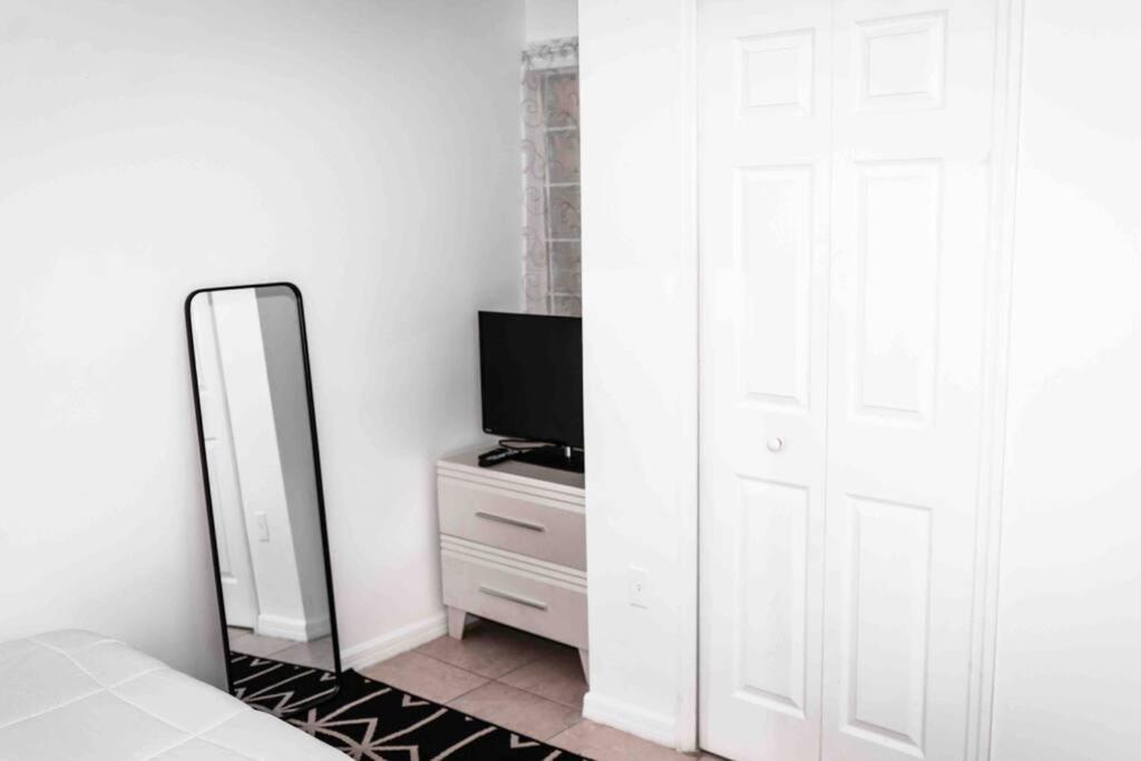 Newly Renovated Condo 5 Min From Airport Miami Exteriér fotografie