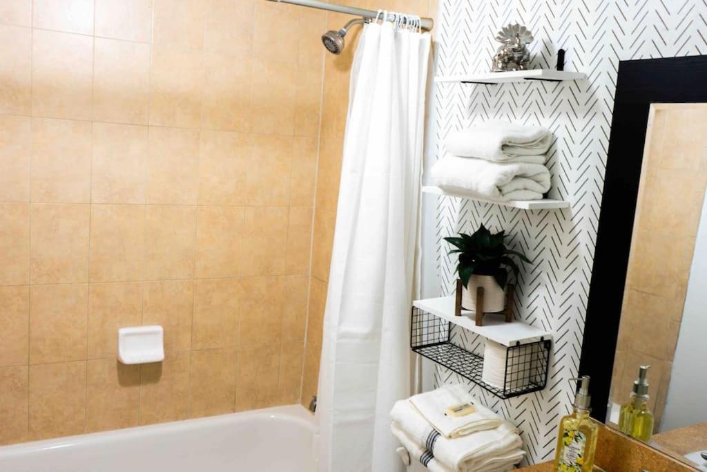 Newly Renovated Condo 5 Min From Airport Miami Exteriér fotografie